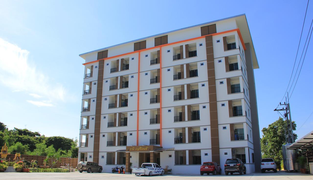 Thani Residence Чонбури Екстериор снимка