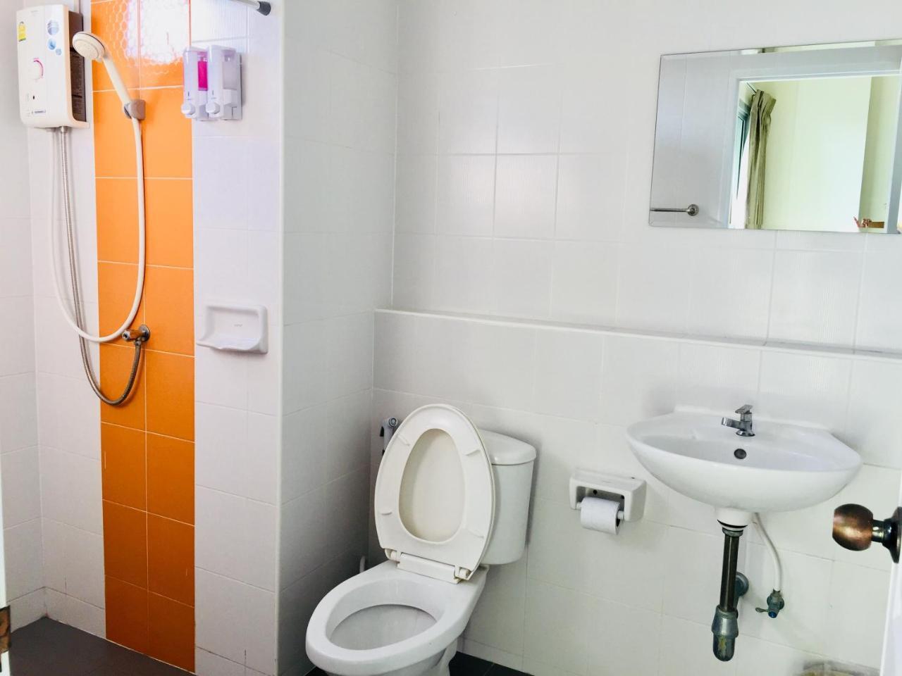 Thani Residence Чонбури Екстериор снимка